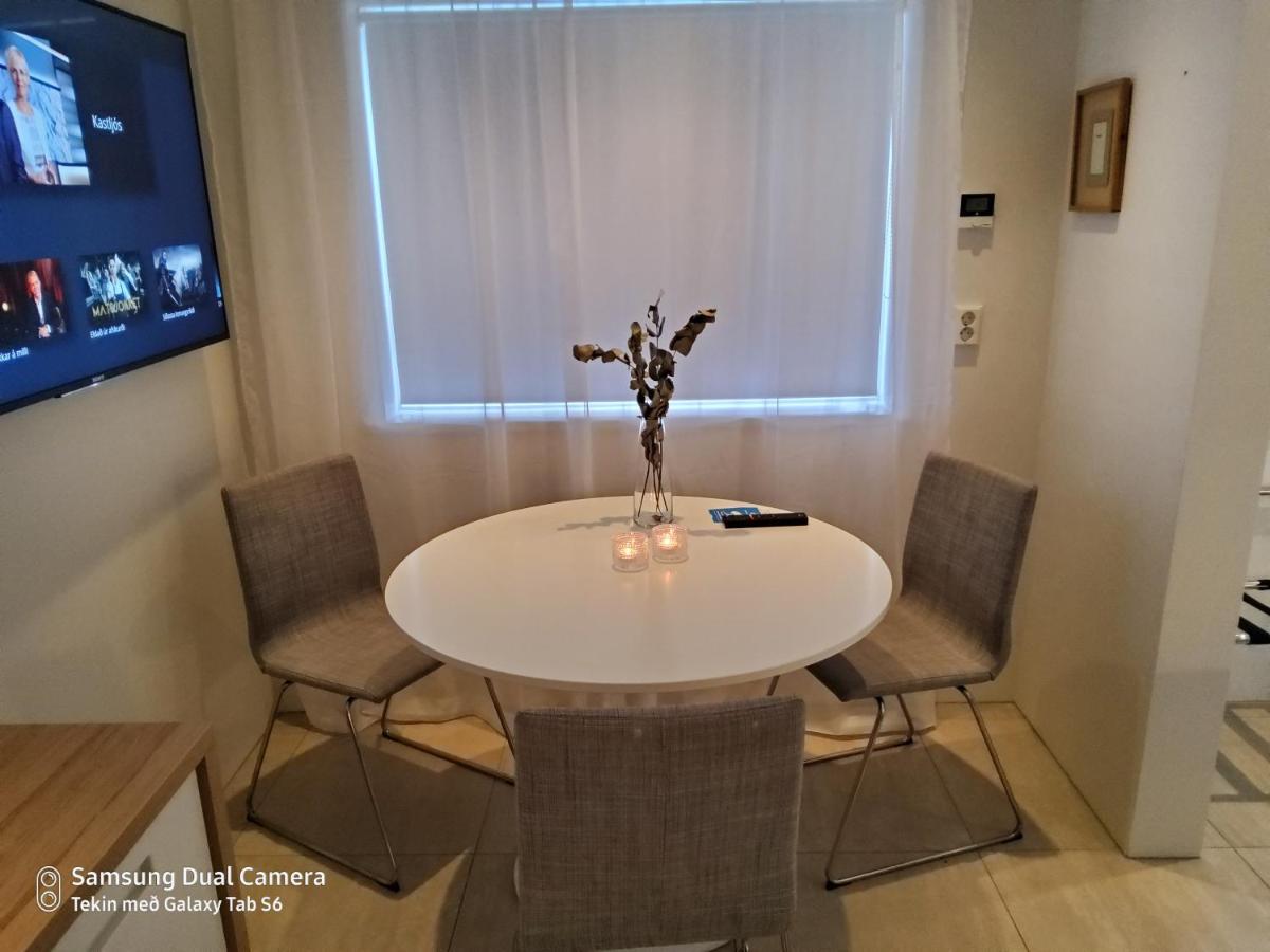 Centrum Apartment Акурейрі Екстер'єр фото